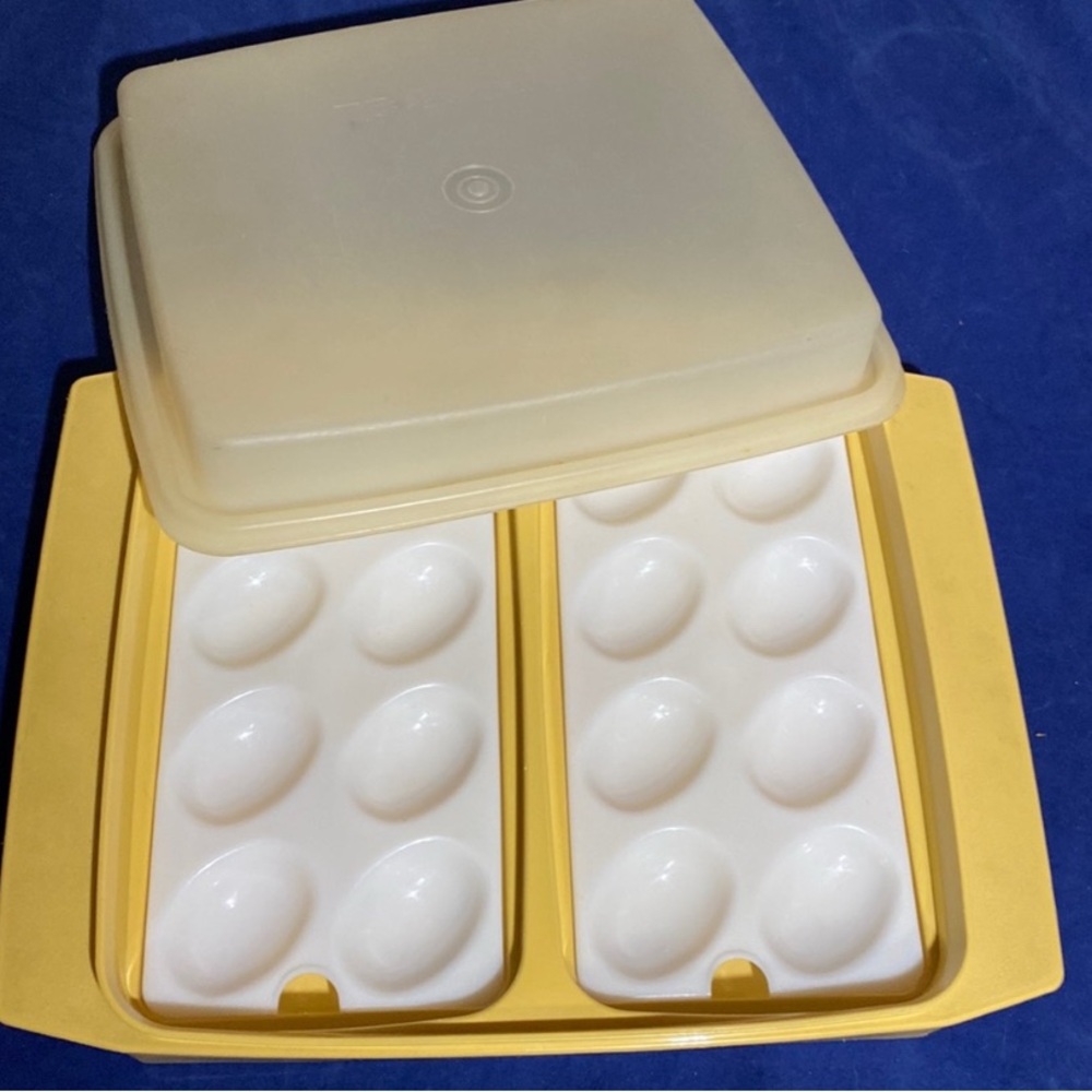 Vintage Tupperware Gold and Tan Egg Carrier Set